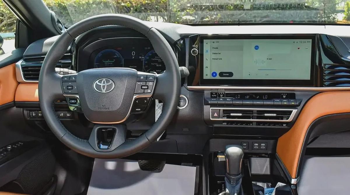 TOYOTA CAMRY LUMIER 2.5L HYBRID FULL OPTION MODEL 2025-7-7