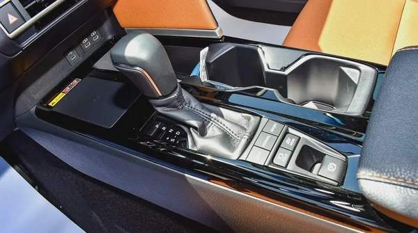 TOYOTA CAMRY LUMIER 2.5L HYBRID FULL OPTION MODEL 2025