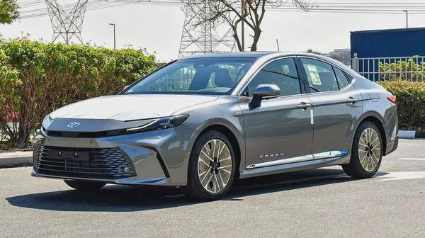 TOYOTA CAMRY LUMIER 2.5L HYBRID FULL OPTION MODEL 2025