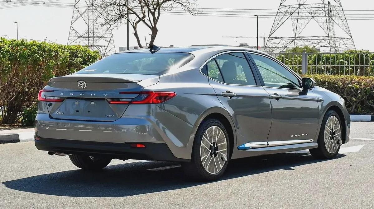 TOYOTA CAMRY LUMIER 2.5L HYBRID FULL OPTION MODEL 2025-12-12
