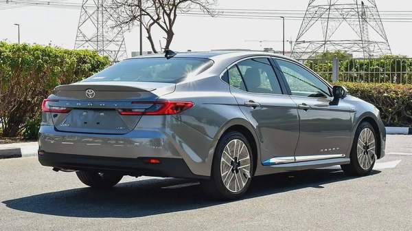 TOYOTA CAMRY LUMIER 2.5L HYBRID FULL OPTION MODEL 2025