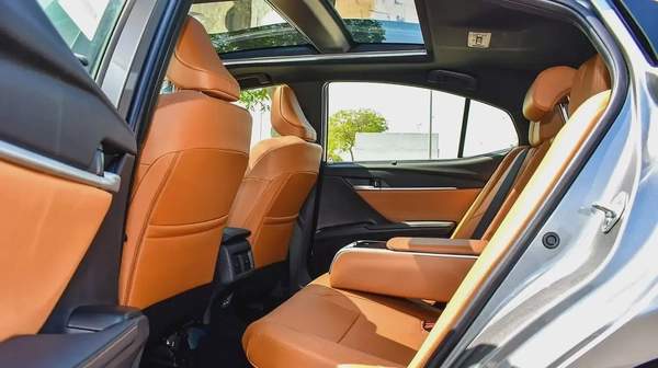 TOYOTA CAMRY LUMIER 2.5L HYBRID FULL OPTION MODEL 2025