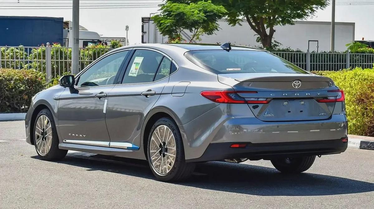 TOYOTA CAMRY LUMIER 2.5L HYBRID FULL OPTION MODEL 2025-13-13