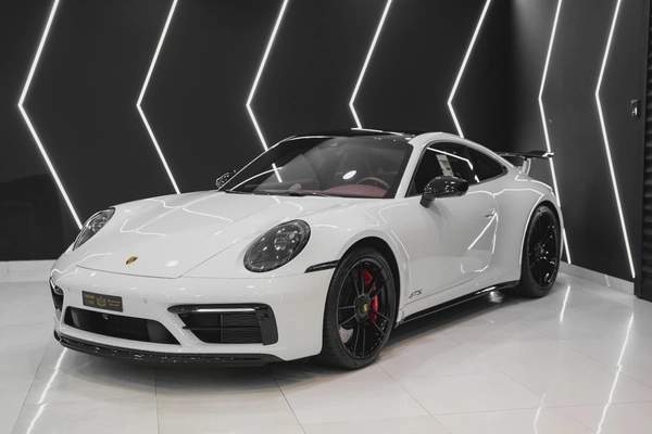 Porsche 911 Carrera GTS Coupe 2024