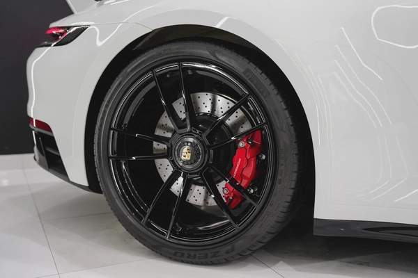 Porsche 911 Carrera GTS Coupe 2024