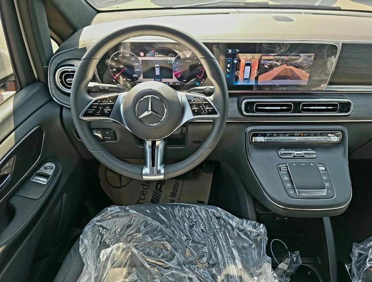 Mercedes-Benz V 300 Avantgarde Under Agency Warranty 2026 GCC-2-2