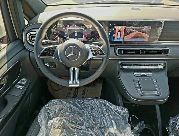 Mercedes-Benz V 300 Avantgarde Under Agency Warranty 2026 GCC