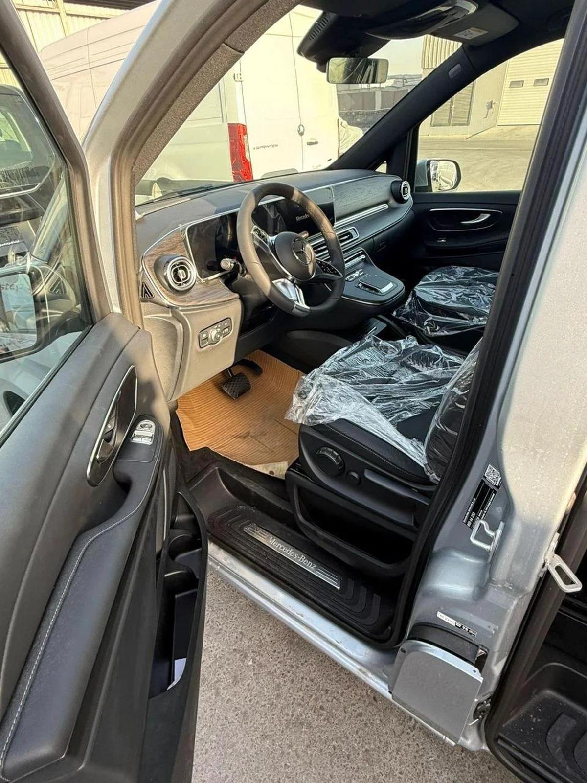 Mercedes-Benz V 300 Avantgarde Under Agency Warranty 2026 GCC-5-5