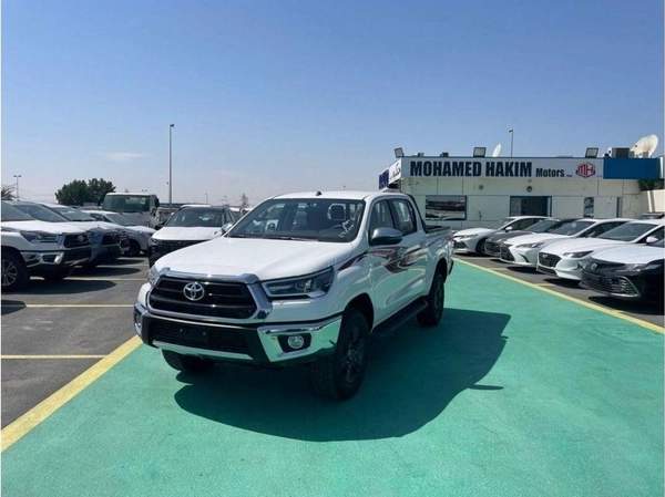 Toyota Hilux 2024 TOYOTA HILUX 2.7L petrol automatic 4x4 full option with bush start