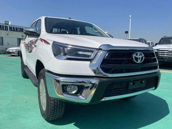 Toyota Hilux 2024 TOYOTA HILUX 2.7L petrol automatic 4x4 full option with bush start
