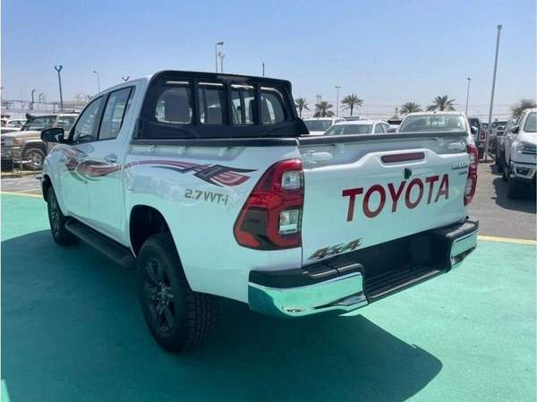 Toyota Hilux 2024 TOYOTA HILUX 2.7L petrol automatic 4x4 full option with bush start