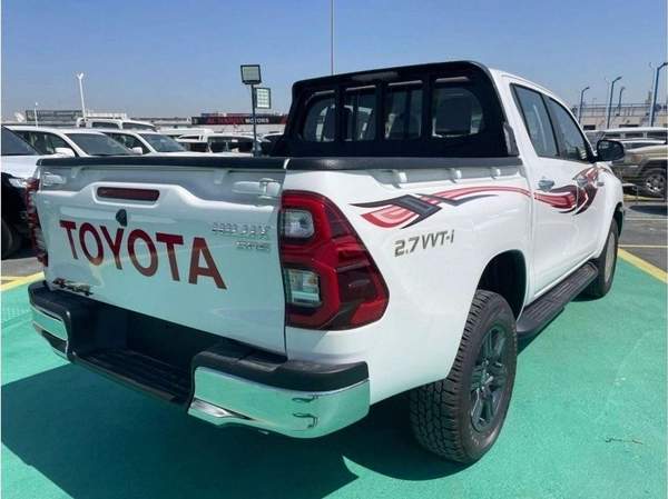 Toyota Hilux 2024 TOYOTA HILUX 2.7L petrol automatic 4x4 full option with bush start