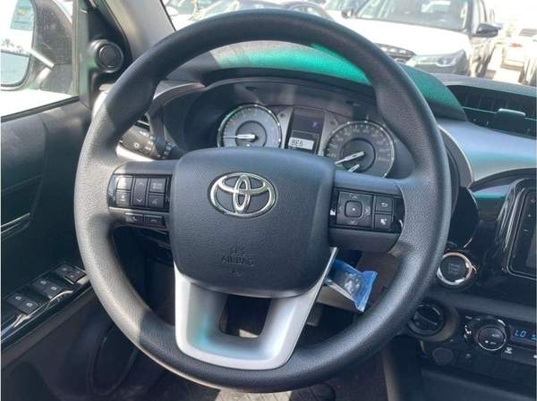 Toyota Hilux 2024 TOYOTA HILUX 2.7L petrol automatic 4x4 full option with bush start