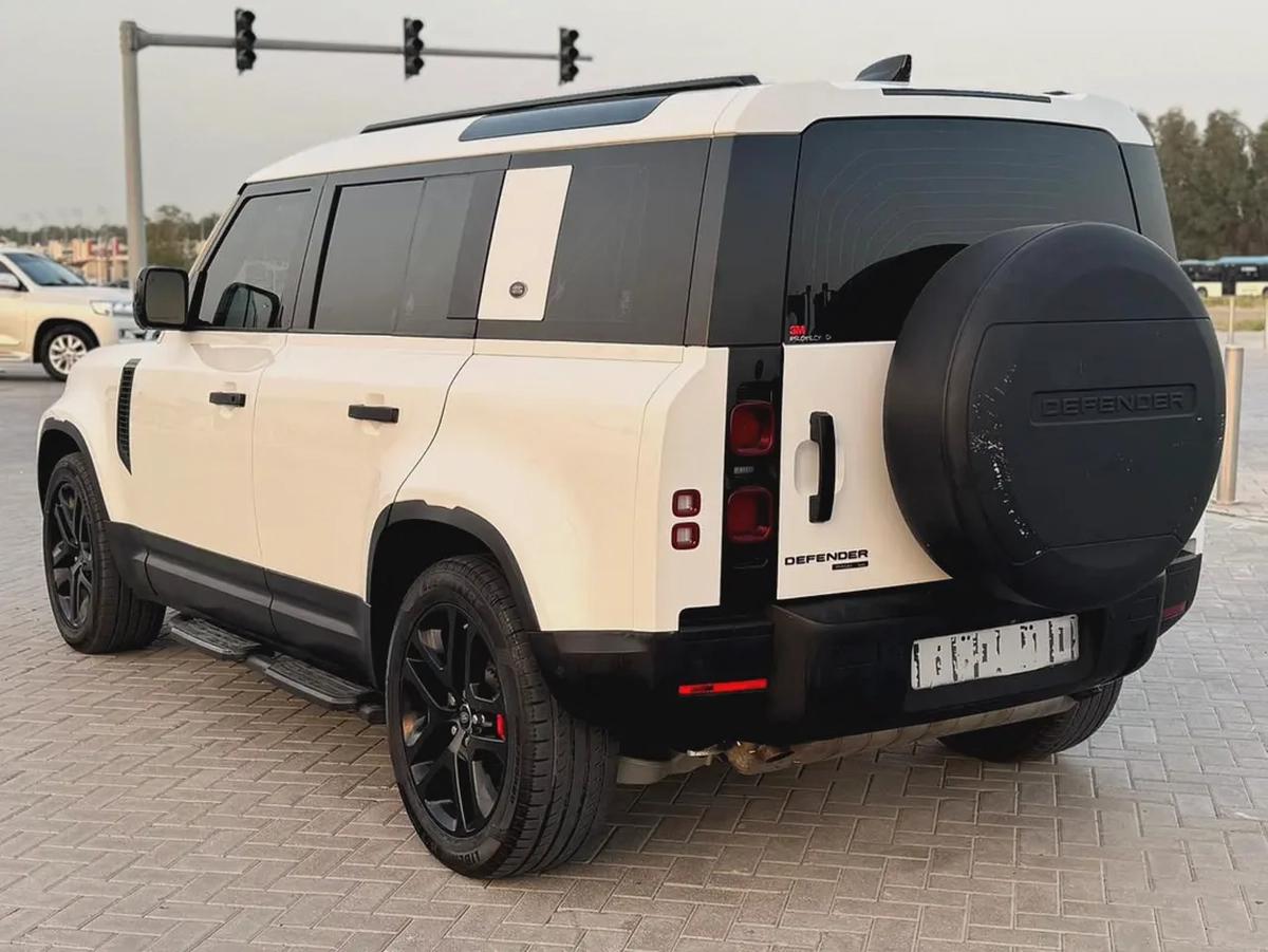 2020 Land Rover Defender 110 HSE (P400) | GCC Specs | Pristine Condition-3-3