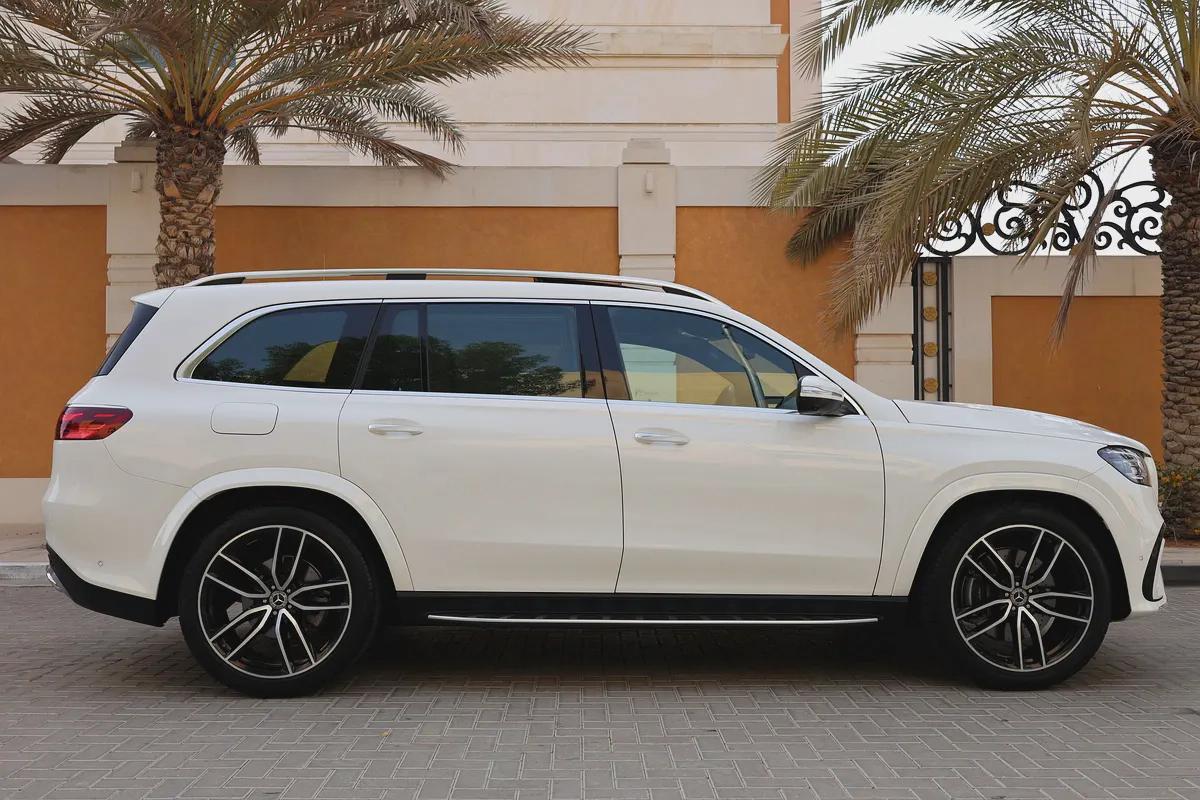 MERCEDES-BENZ GLS 450-NIGHT PACKEG 14000KM ONLY 5 YEAR WARRANTYSERVICE CONTRACT GARGASH-GCC SPE-8-8