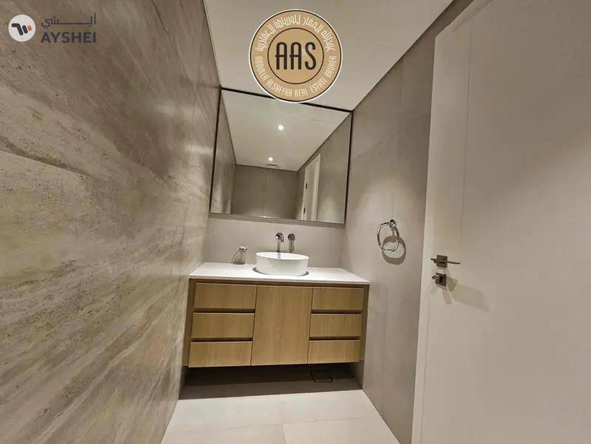 One month free Corner Villa ! Maids + Storage Room ! Luxurious ! Ready to Move ! Closed To Metro -21-21