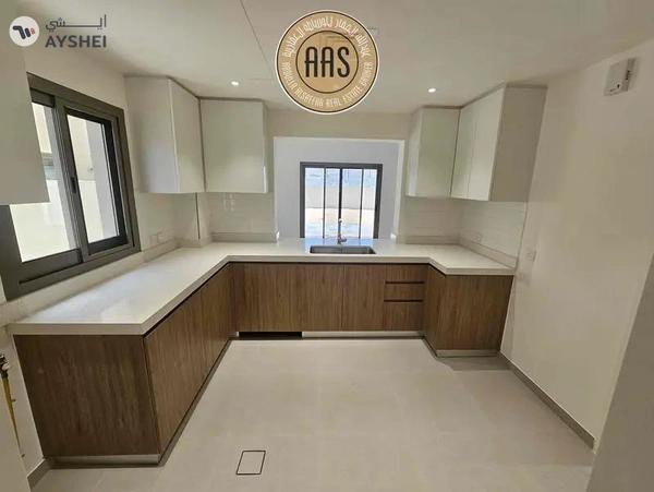 One month free Corner Villa ! Maids + Storage Room ! Luxurious ! Ready to Move ! Closed To Metro