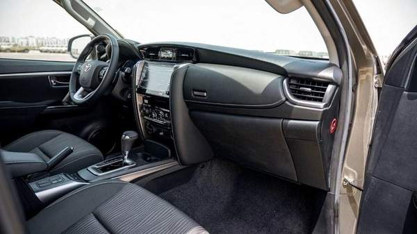 Toyota Fortuner 2.4D AT 4X4 MY2025 – BRONZE