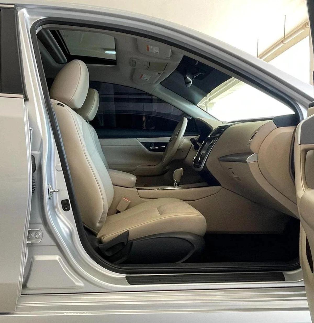 Nissan Altima 2.5 SL (Special Luxury) 4CYL-8-8