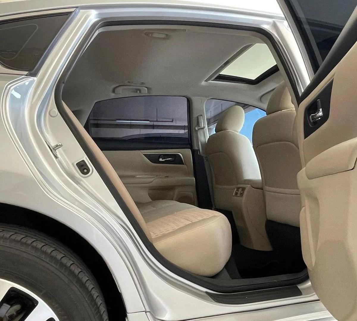 Nissan Altima 2.5 SL (Special Luxury) 4CYL-2-2