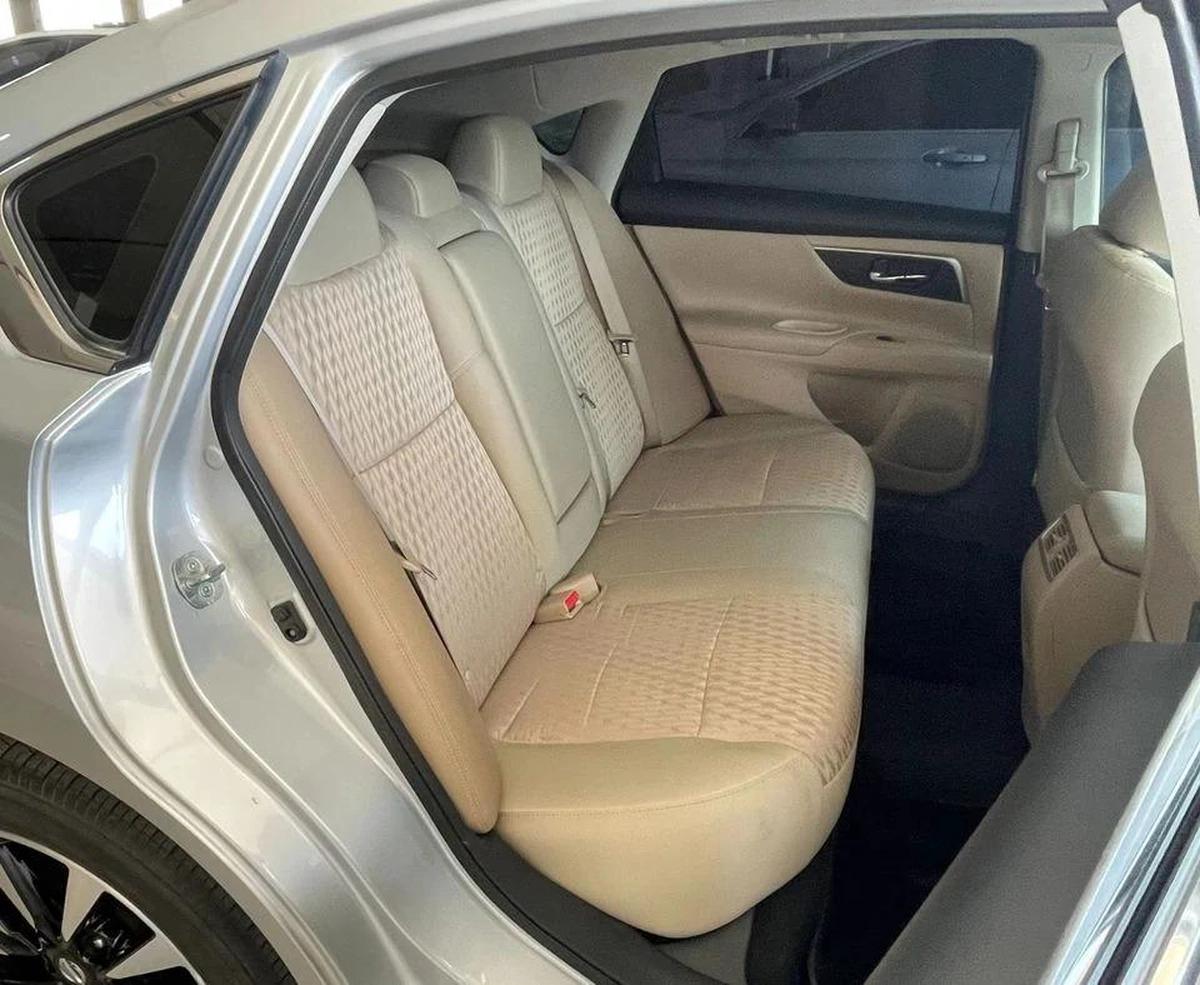 Nissan Altima 2.5 SL (Special Luxury) 4CYL-10-10