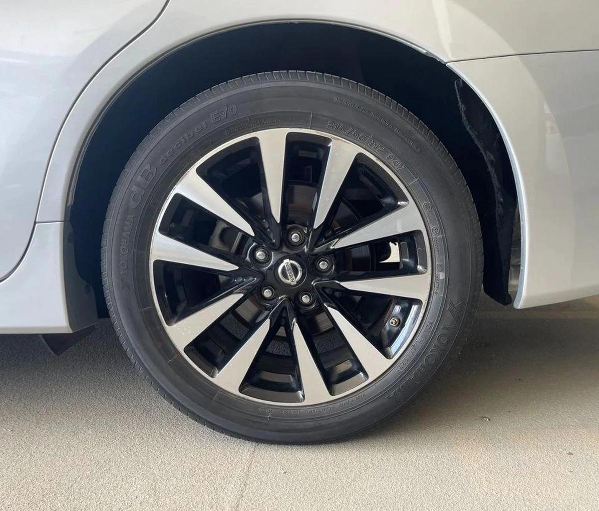 Nissan Altima 2.5 SL (Special Luxury) 4CYL-3-3