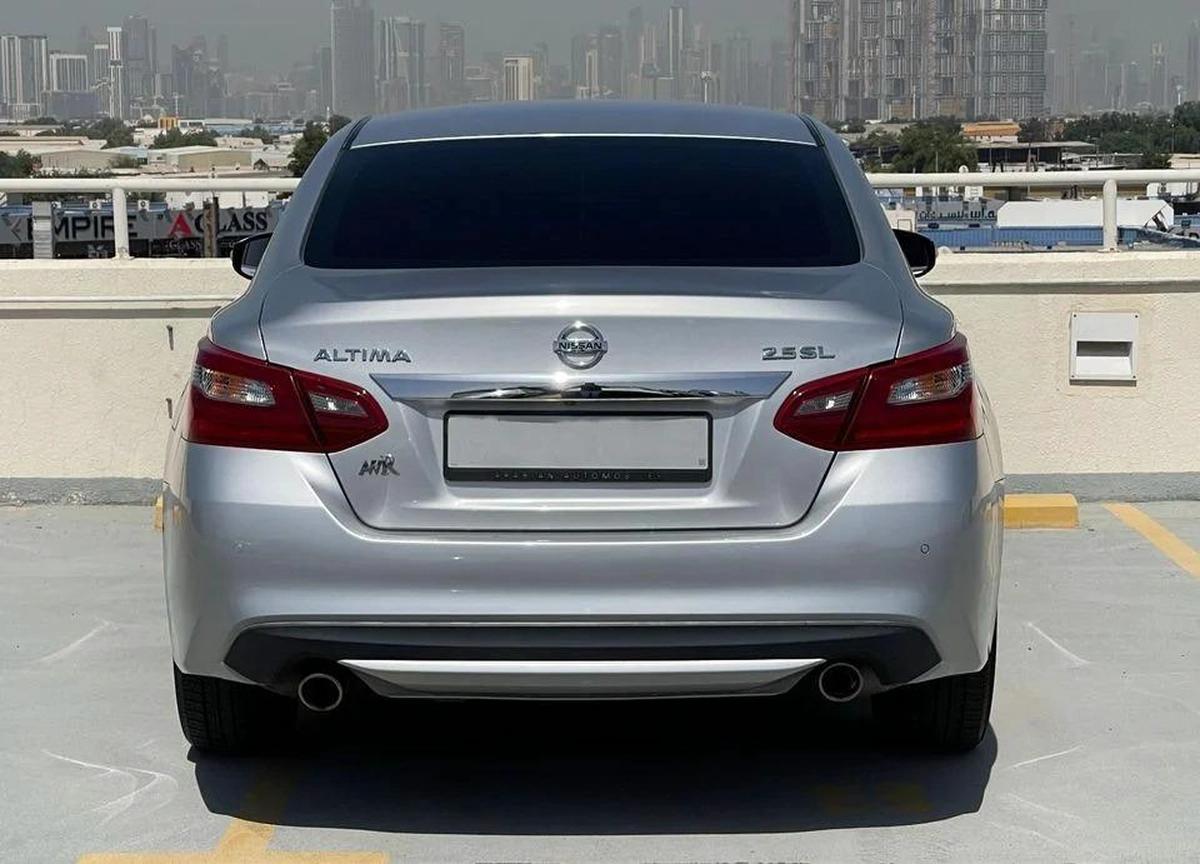 Nissan Altima 2.5 SL (Special Luxury) 4CYL-5-5