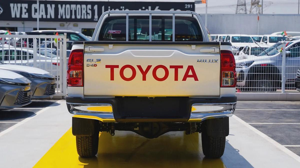 Toyota Hilux Double Cab DLX 2.4L 2026 - GCC Specs - Brand New!-5-5