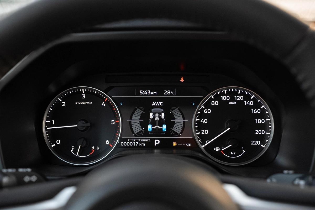 Mitsubishi L200 Sportero-17-17
