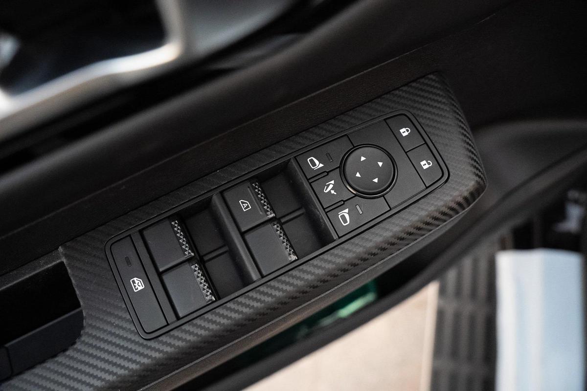 Mitsubishi L200 Sportero-13-13