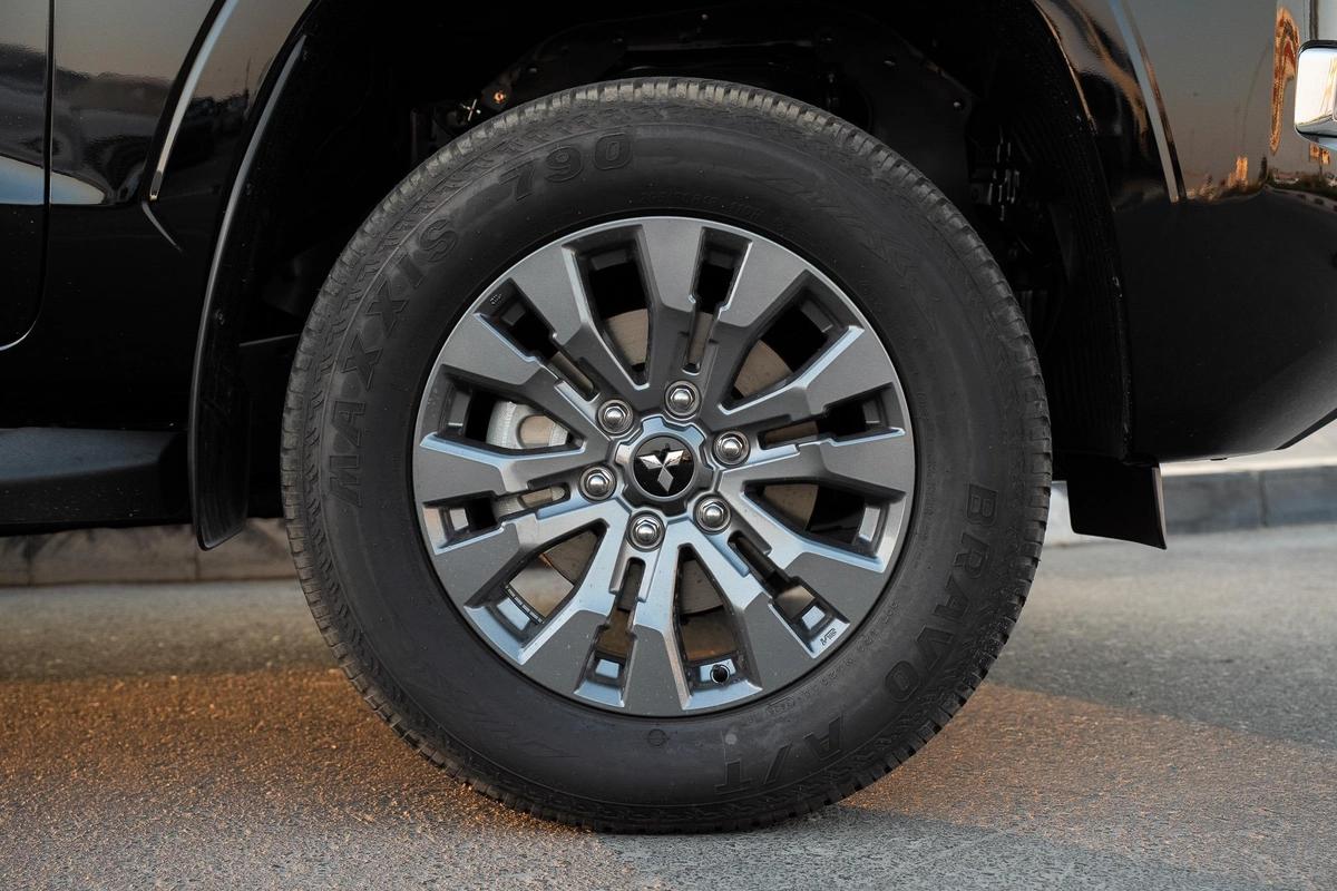 Mitsubishi L200 Sportero-9-9
