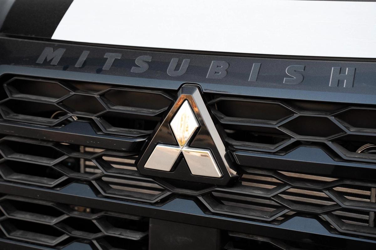 Mitsubishi L200 Sportero-1-1