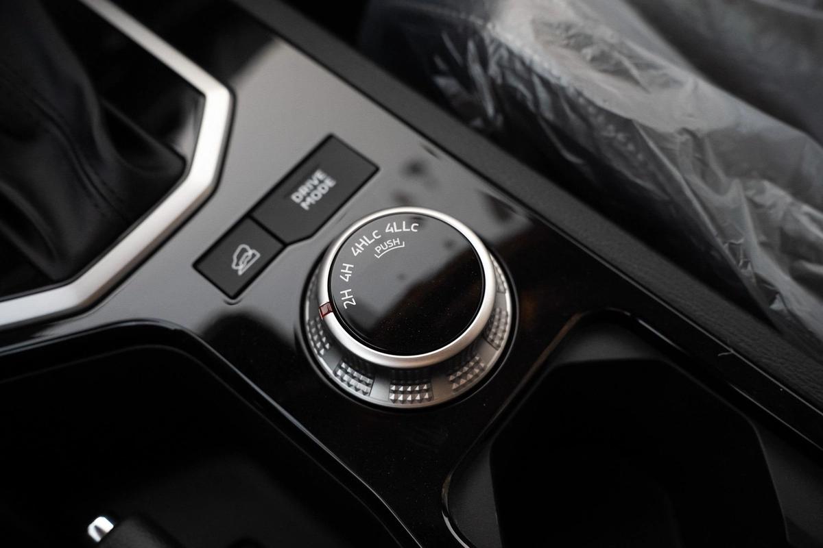 Mitsubishi L200 Sportero-11-11