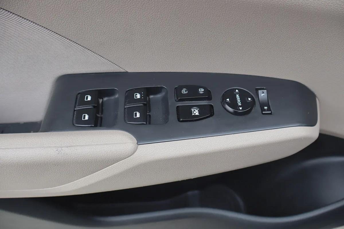 Hyundai Accent - GCC Specs - Excellent Condition-9-9