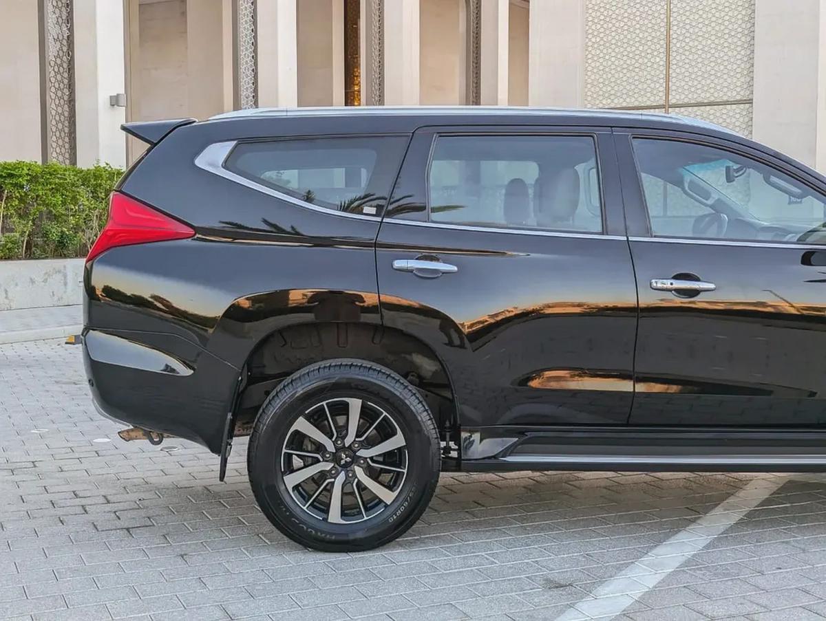 MITSUBISHI MONTERO SPORT 2017 FULL OPTION GLS TOP GCC IN EXCELLENT CONDITION-9-9