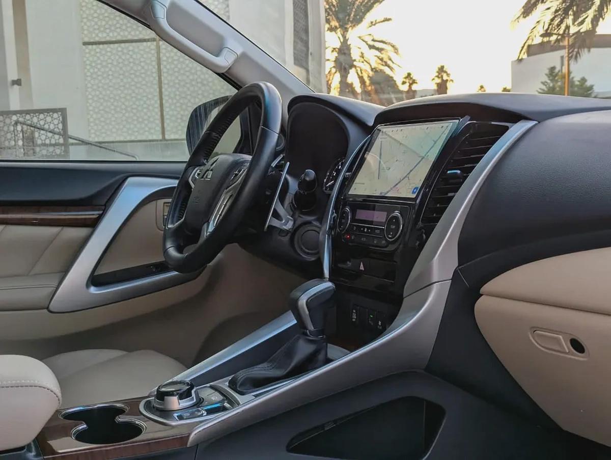 MITSUBISHI MONTERO SPORT 2017 FULL OPTION GLS TOP GCC IN EXCELLENT CONDITION-11-11