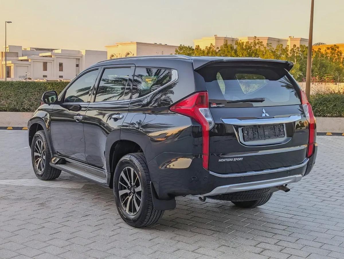 MITSUBISHI MONTERO SPORT 2017 FULL OPTION GLS TOP GCC IN EXCELLENT CONDITION-12-12