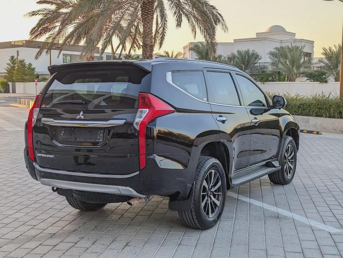 MITSUBISHI MONTERO SPORT 2017 FULL OPTION GLS TOP GCC IN EXCELLENT CONDITION-13-13