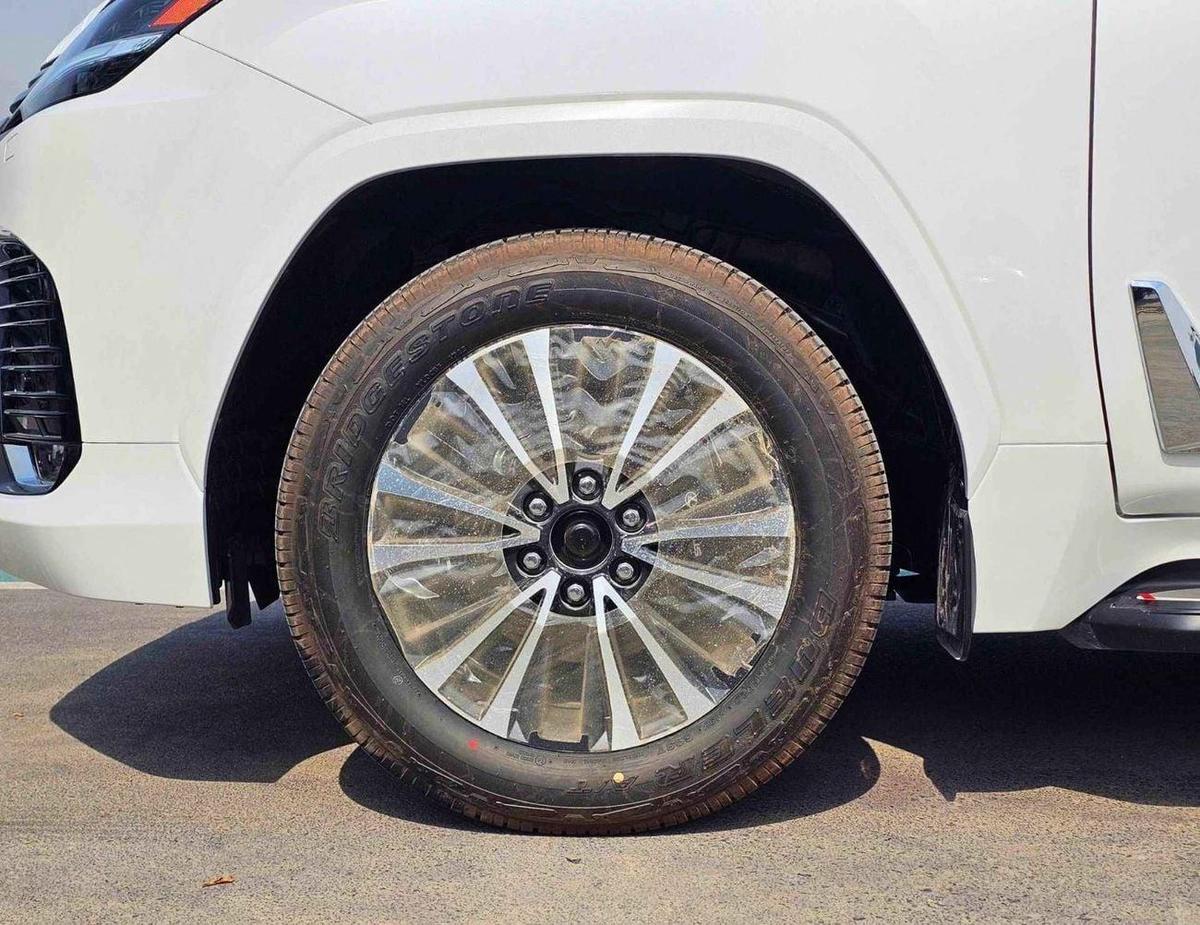 Lexus LX500d /3.3L V6 DIESEL/RADAR/ LEATHER WITH POWER SEATS/HEADS UP DISPLAY/FULL OPTION-16-16