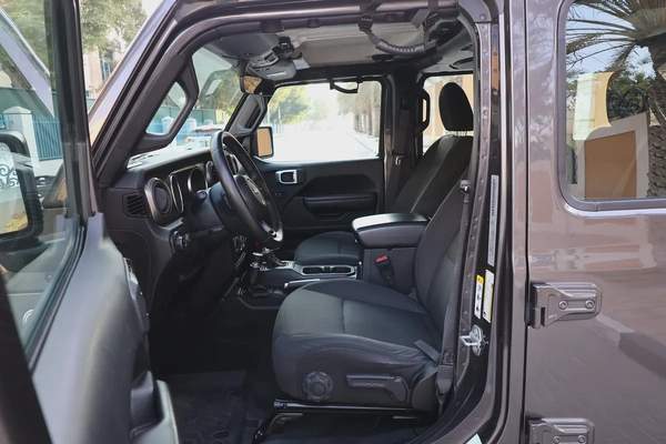 JEEP WRANGLER -unlimited sport 2018-129000KM-GCC SPECS-FULL SERVICE HISTORY-EXCELLENT CONDITION