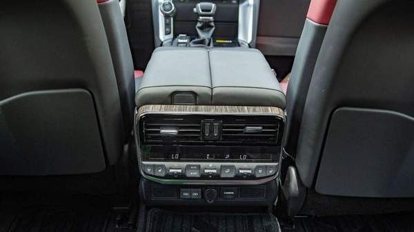 Toyota Land Cruiser (LHD) TOYOTA LAND CRUISER LC300 VXR 3.5P AT MY2025 – WHITE
