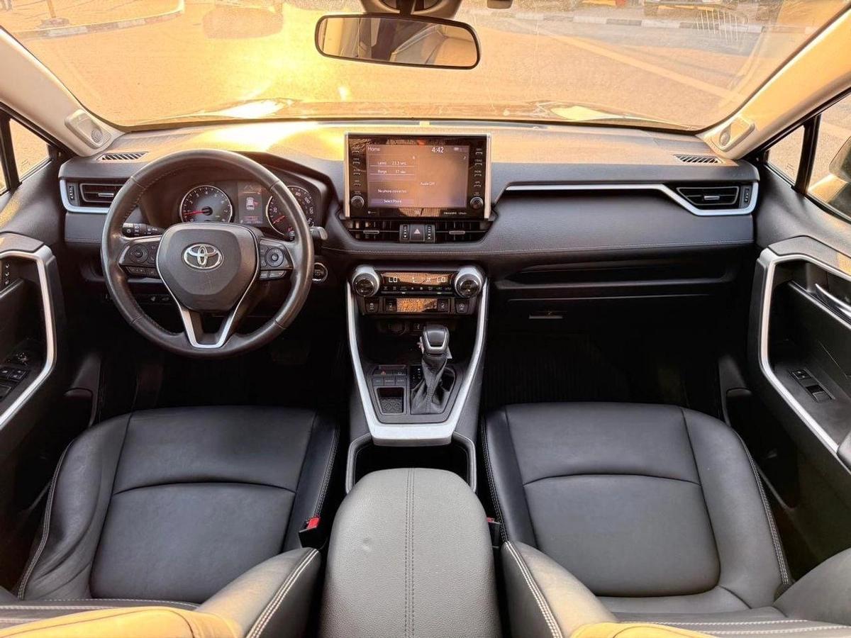 Toyota RAV4 XLE premium 2.5 L Full option-4-4