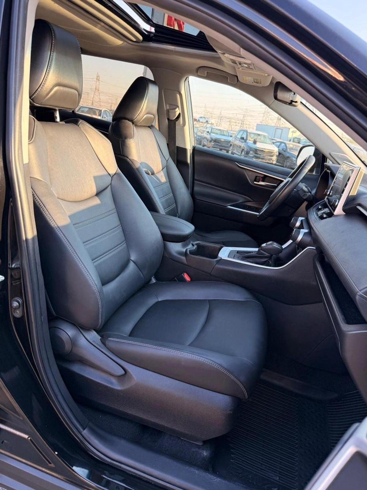 Toyota RAV4 XLE premium 2.5 L Full option-15-15