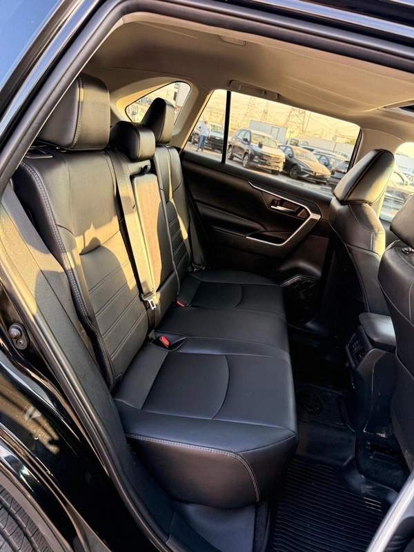 Toyota RAV4 XLE premium 2.5 L Full option