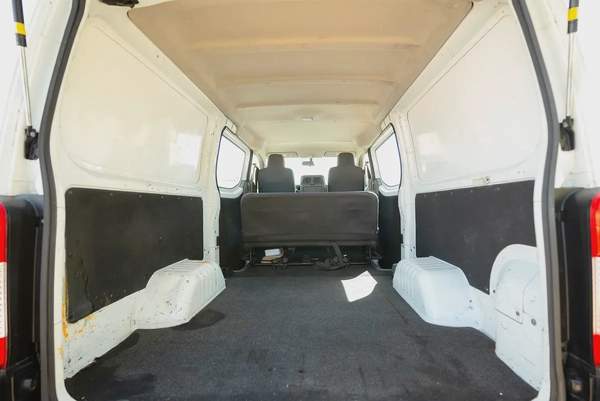 Urvan | Manual | Standard Roof 6-Seater Delivery Van | GCC Specs | Ref#N32256