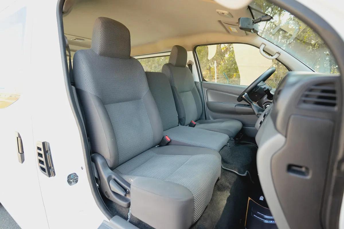 Urvan | Manual | Standard Roof 6-Seater Delivery Van | GCC Specs | Ref#N32256-10-10