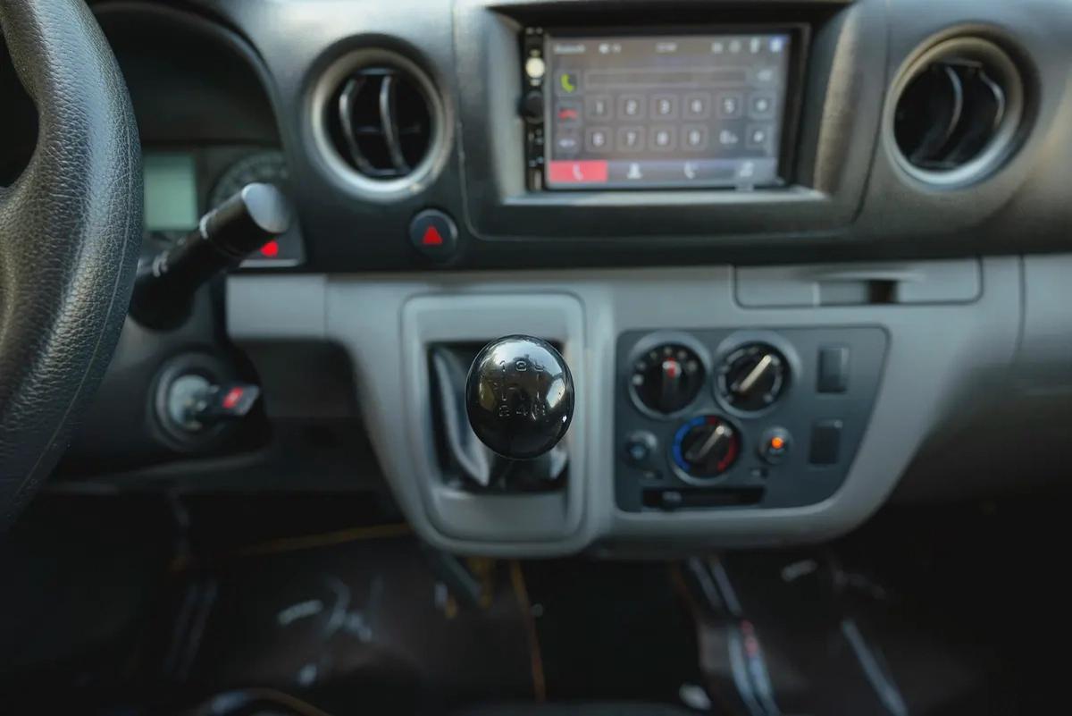 Urvan | Manual | Standard Roof 6-Seater Delivery Van | GCC Specs | Ref#N32256-15-15