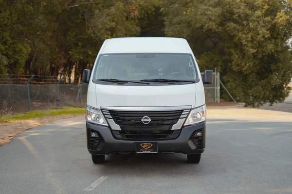 High-Roof 13-Seater Passenger Van | Manual | GCC Specs | Ref#N85546