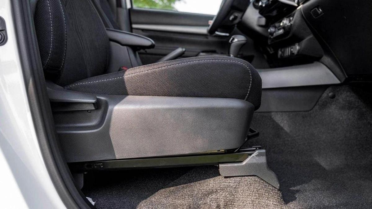 Toyota Hilux TOYOTA HILUX DC ADVENTURE 2.8D AT 4X4 MY2025-15-15