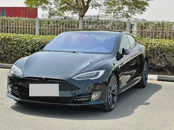 2017 Tesla Model S 90D - GCC Specs